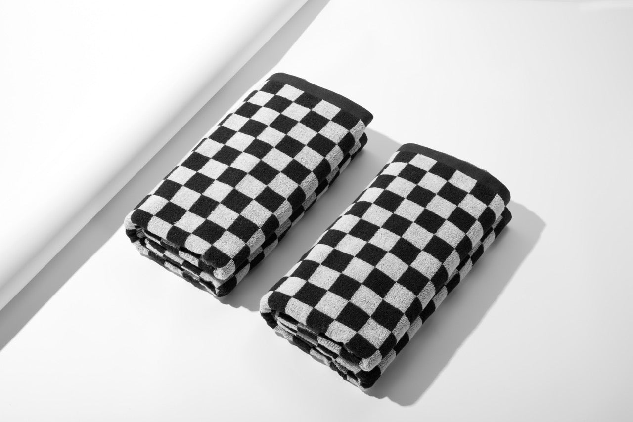 Checkered Bath Towels - 100% Cotton, Super Soft & Absorbent, Fade-Resistant, Cozy, and Perfect for Gifting (2 Towels)