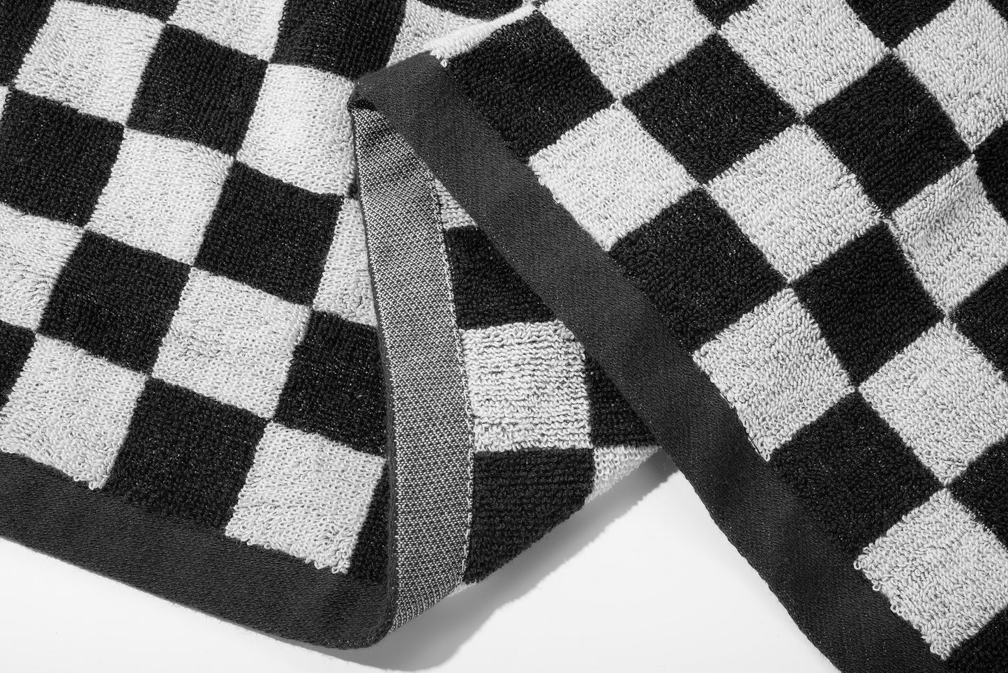 Checkered Bath Towels - 100% Cotton, Super Soft & Absorbent, Fade-Resistant, Cozy, and Perfect for Gifting (2 Towels)