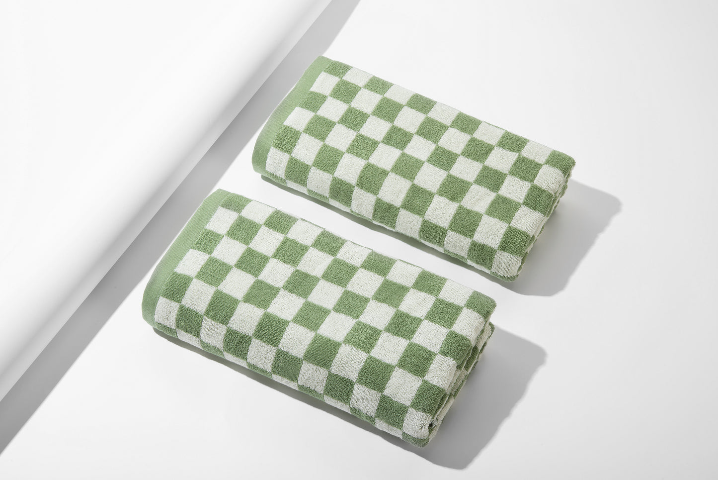 Checkered Bath Towels - 100% Cotton, Super Soft & Absorbent, Fade-Resistant, Cozy, and Perfect for Gifting (2 Towels)