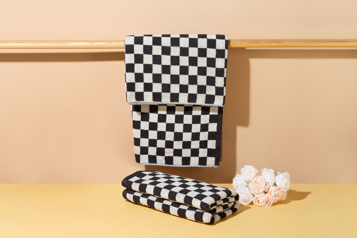 Checkered Bath Towels - 100% Cotton, Super Soft & Absorbent, Fade-Resistant, Cozy, and Perfect for Gifting (2 Towels)