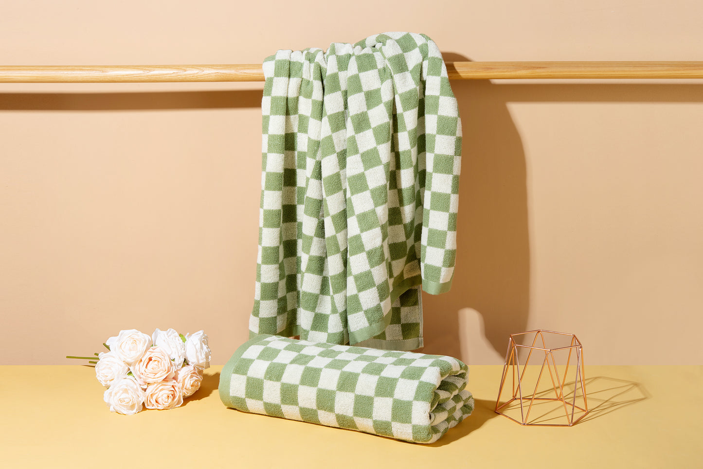 Checkered Bath Towels - 100% Cotton, Super Soft & Absorbent, Fade-Resistant, Cozy, and Perfect for Gifting (2 Towels)