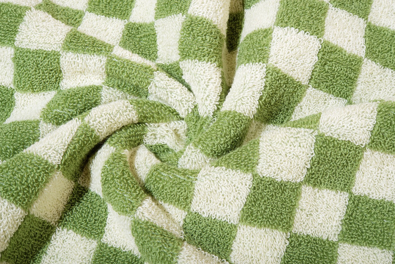 Checkered Bath Towels - 100% Cotton, Super Soft & Absorbent, Fade-Resistant, Cozy, and Perfect for Gifting (2 Towels)