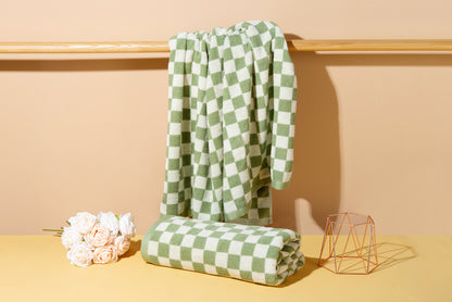 Checkered Bath Towels - 100% Cotton, Super Soft & Absorbent, Fade-Resistant, Cozy, and Perfect for Gifting (2 Towels)